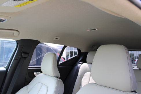 Used 2022 Volvo XC40 T5 Momentum image 13