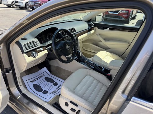 Used 2015 Volkswagen Passat TDI SEL Premium image 2