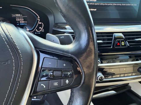 Used 2020 BMW 530e w/ Convenience Package image 27