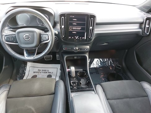 Used 2021 Volvo XC40 T4 R-Design w/ Climate Package image 9