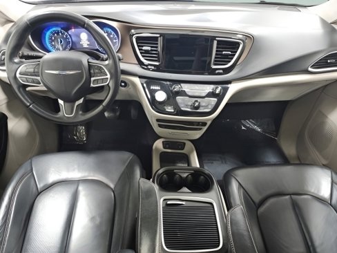Used 2018 Chrysler Pacifica Touring-L Plus w/ Tire & Wheel Group image 2
