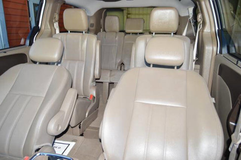 Used 2016 Chrysler Town & Country Touring-L image 44