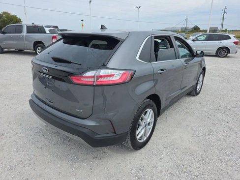 Used 2021 Ford Edge SEL image 3