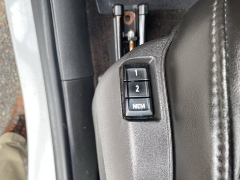 Used 2016 Chevrolet Equinox LTZ w/ Enhanced Convenience Package image 20