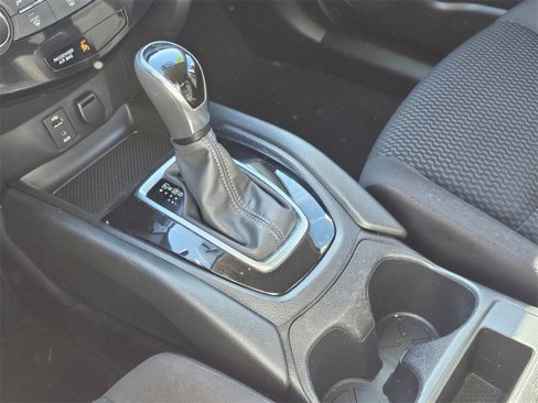 Used 2018 Nissan Rogue Sport S image 19