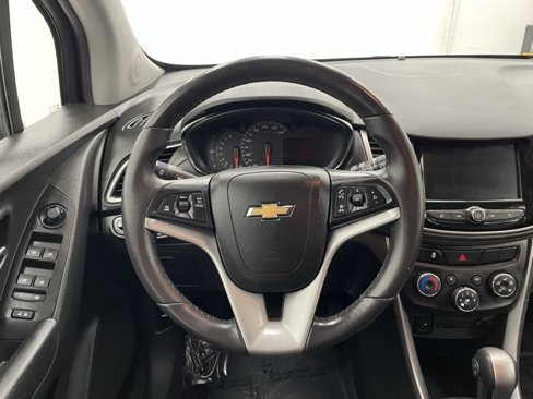 Certified 2022 Chevrolet Trax LT w/ LT Convenience Package image 10