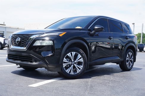 Used 2021 Nissan Rogue SV image 2