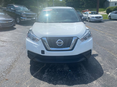 Used 2020 Nissan Kicks S image 8