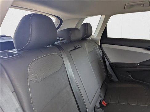 Used 2024 Volkswagen Taos SE image 15