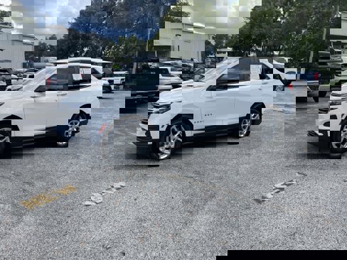 Used 2022 Chevrolet Equinox LS image 2