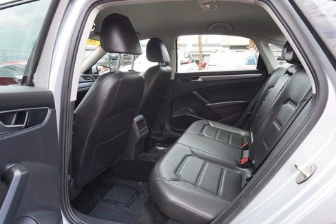 Used 2018 Volkswagen Passat 2.0T image 17