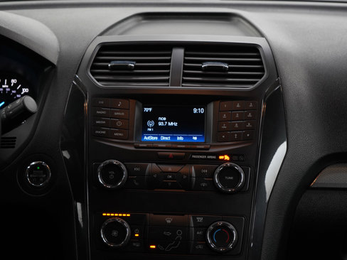 Used 2019 Ford Explorer XLT image 16