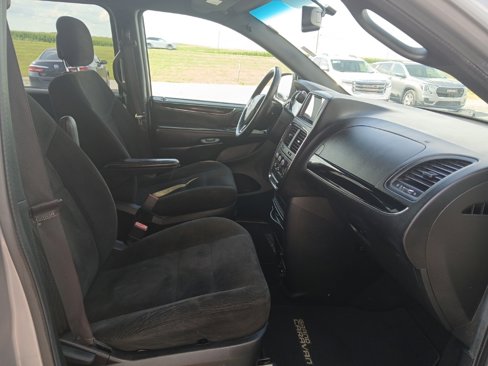 Used 2016 Dodge Grand Caravan SE image 24