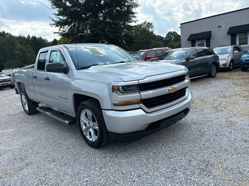 Used 2017 Chevrolet Silverado 1500 Custom w/ Custom Convenience Package image 4