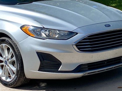 Used 2019 Ford Fusion SE image 18