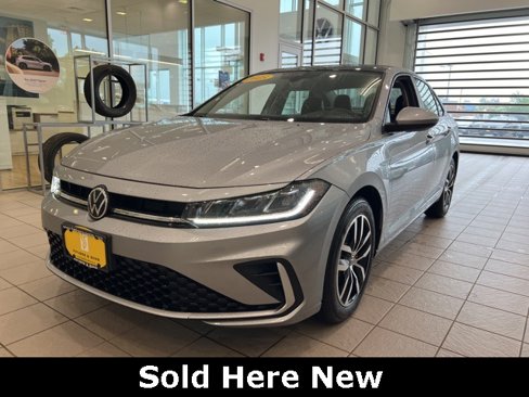 Used 2025 Volkswagen Jetta SE image 3