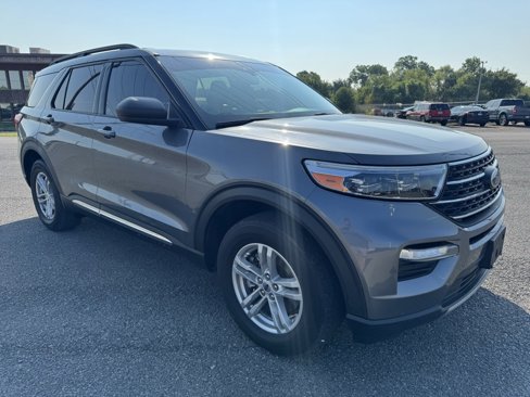 Used 2022 Ford Explorer XLT w/ Equipment Group 202A image 3