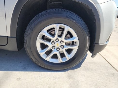Used 2020 Chevrolet Traverse LT image 12