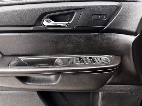 Used 2017 Chevrolet Traverse LT image 17