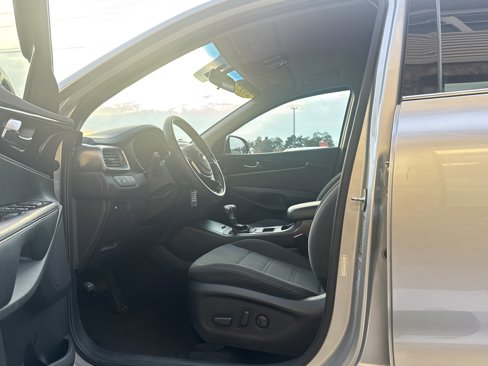 Used 2019 Kia Sorento AWD V6 image 9