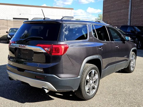 Used 2017 GMC Acadia SLT image 2