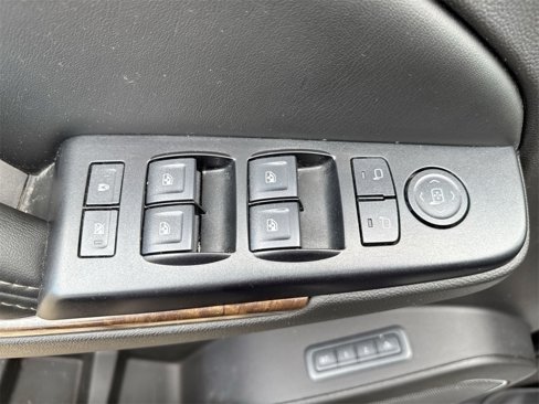 Used 2015 Chevrolet Suburban LT image 15