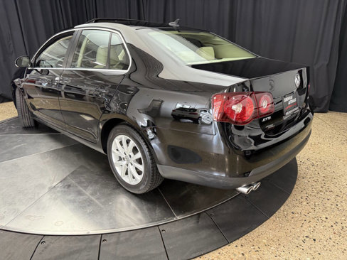 Used 2010 Volkswagen Jetta SEL image 4