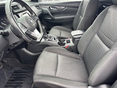 Used 2019 Nissan Rogue SV image 19