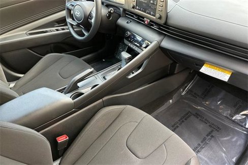 Certified 2025 Hyundai Elantra Sport image 16