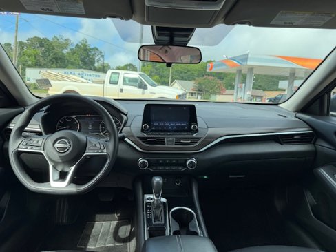 Used 2024 Nissan Altima 2.5 SV image 11