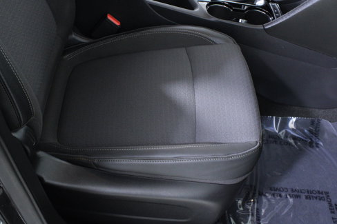 Used 2020 Buick Encore GX Select w/ Experience Buick Package image 19