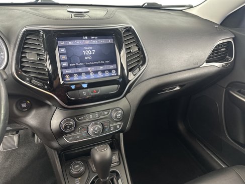 Used 2019 Jeep Cherokee Limited image 4