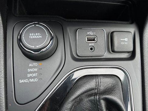 Certified 2019 Jeep Cherokee Limited image 28