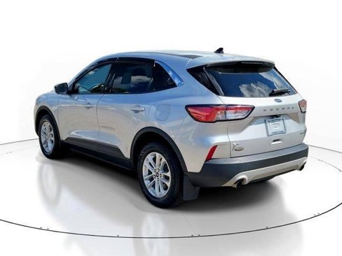 Used 2020 Ford Escape SE image 3