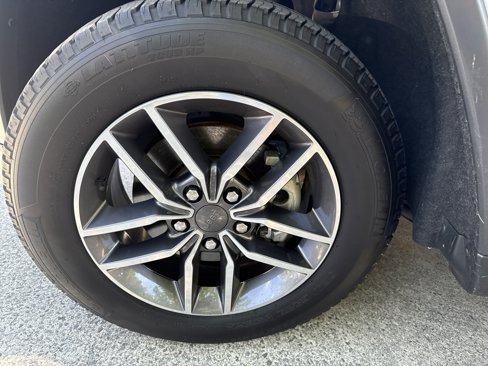 Used 2019 Jeep Grand Cherokee Limited w/ Luxury Group II image 11