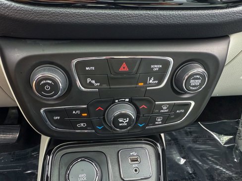 Used 2018 Jeep Compass Limited w/ Navigation Group image 40