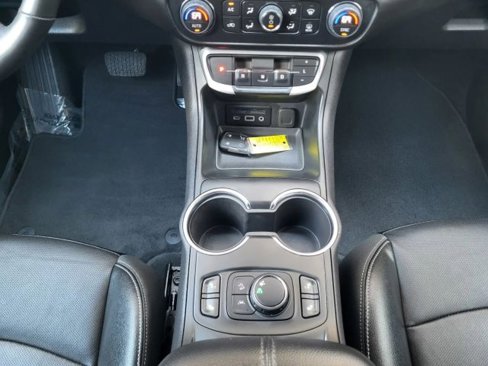 Used 2024 GMC Terrain SLT image 39