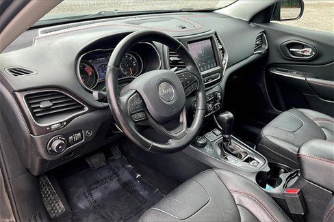 Used 2020 Jeep Cherokee Trailhawk image 17