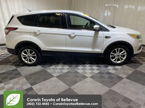 Used 2017 Ford Escape SE image 9