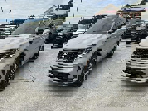 Used 2022 Kia Sorento EX w/ Panoramic Sunroof Package image 3