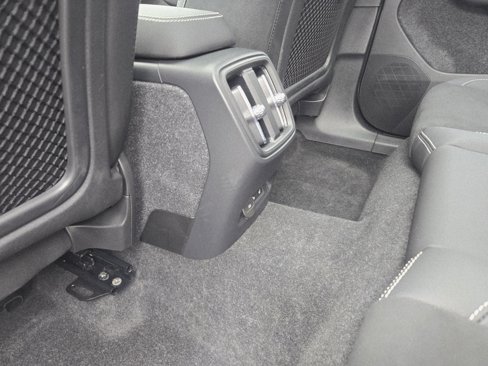 Certified 2023 Volvo XC40 Recharge Ultimate image 18