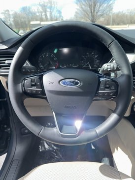 Used 2022 Ford Escape SEL image 16