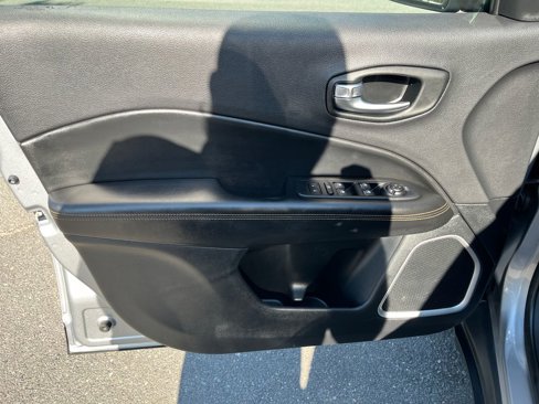 Used 2021 Jeep Compass Limited image 10