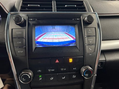 Used 2017 Toyota Camry SE image 16