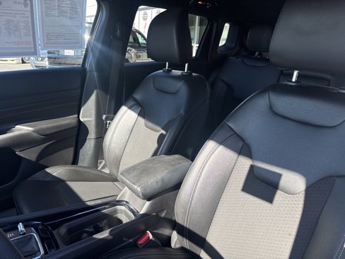 Certified 2024 Jeep Compass Latitude w/ Altitude Special Edition image 14