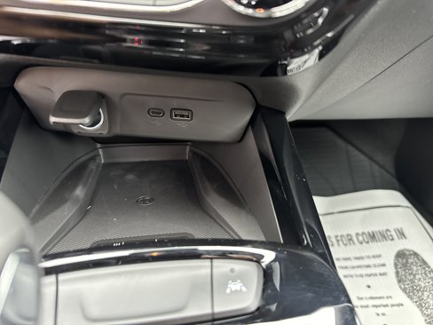 New 2025 Chevrolet Trax RS w/ Sunroof Package image 24