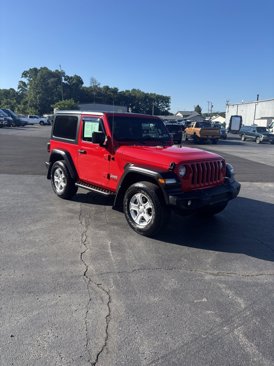 Used 2019 Jeep Wrangler Sport image 3