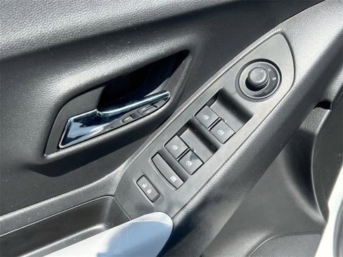 Certified 2022 Chevrolet Trax LT w/ LT Convenience Package image 21