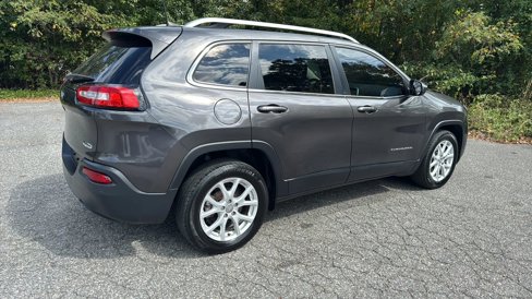Used 2018 Jeep Cherokee Latitude Plus w/ Cold Weather Group image 5