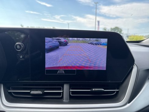 Used 2025 Chevrolet Trax LS w/ LS Convenience Package image 19